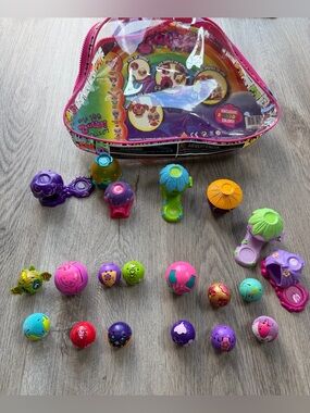 Zoobles Lot Spin Master - 13 Figures & 7 Habitats + Rainbow Carry Case